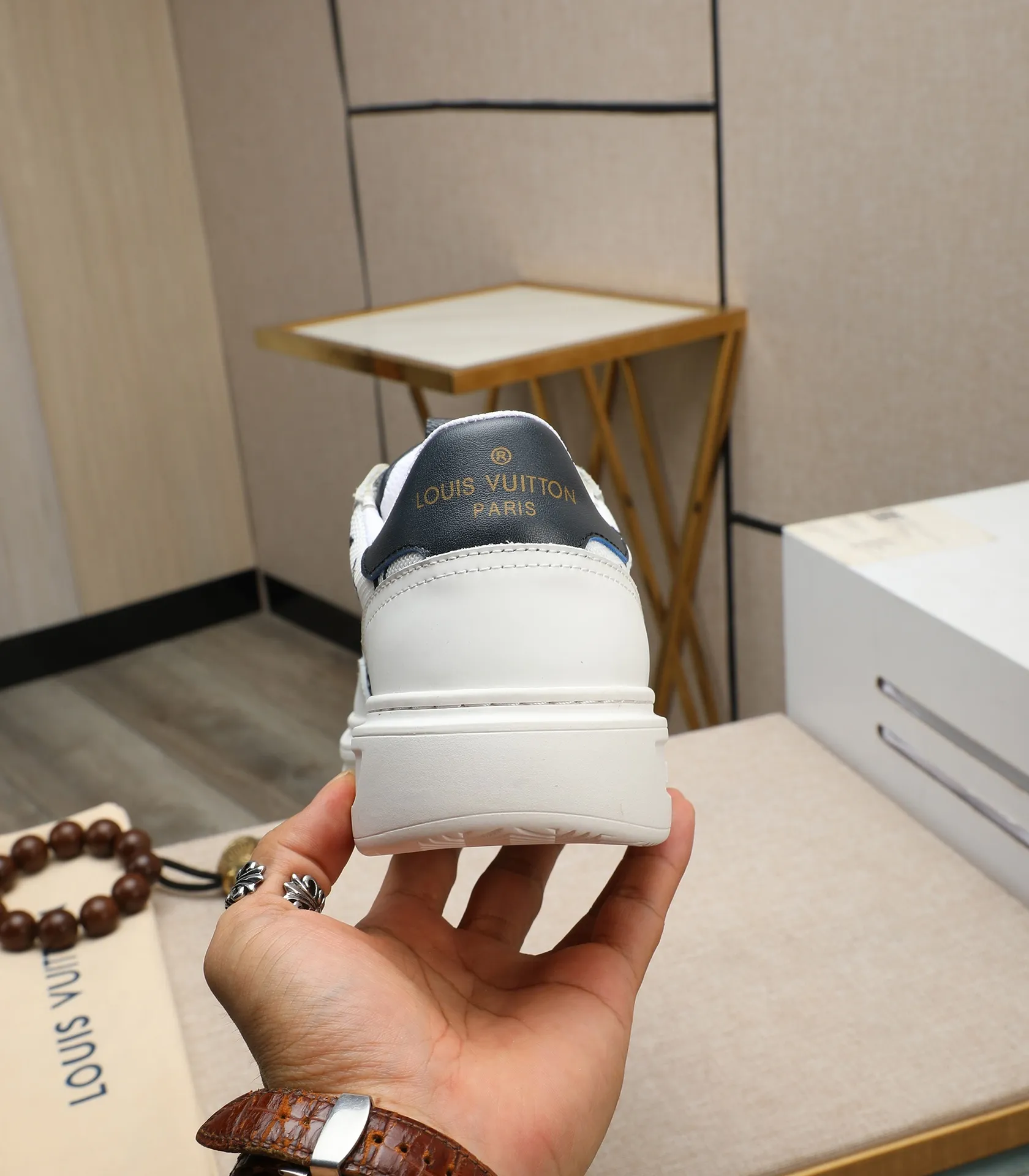 Men's shoes 💰540 💰(Niuli: full package) louis vuitton (Louis Vuitton/lv) top 🔍🔍 new models are on sale at the same time at the counter. The upper 🇮🇹 is imported from Italy, first-layer cowhide, and the lining is fully imported cowhide. 💪💪, completely 1⃣️ to 1 ⃣️Re-engraved🇮🇹💪💪, ⚠Sole: The original sole is specially provided by the original factory, the exclusive movable molded sole is super comfortable, ⚠The original factory follows the order, 🔍🔍high quality, you can enter and exit the counter at will, welcome to compare⚠. Code number:38-44